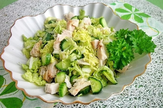 Салат з копченою куркою і ананасами &ndash; 10 смачних покрокових рецептів з фото