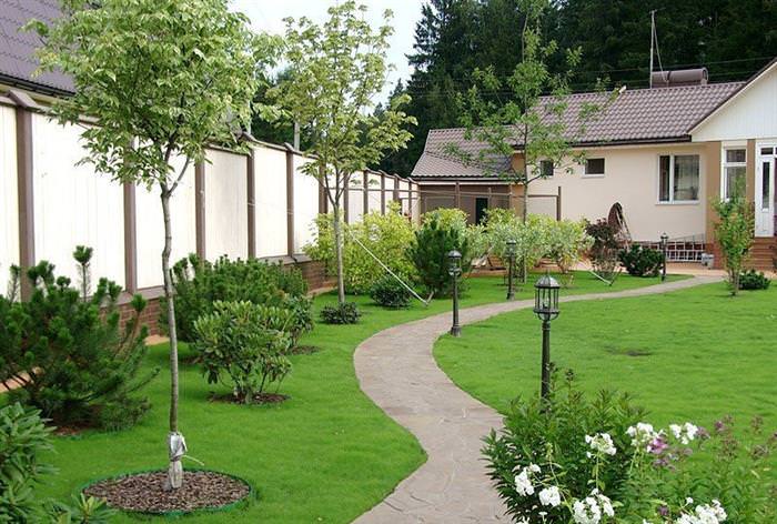 Дизайн ділянки заміського будинку 10 соток своїми руками + фото