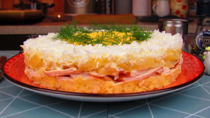 Салат з копченою куркою і ананасами &ndash; 10 смачних покрокових рецептів з фото