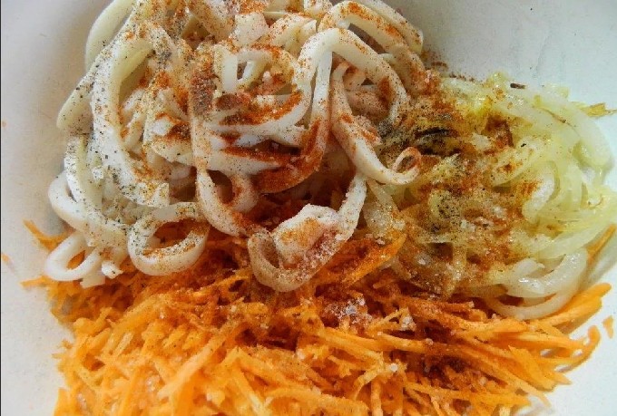 Салат з кальмарами – 10 найбільш смачних і простих рецептів з фото покроково