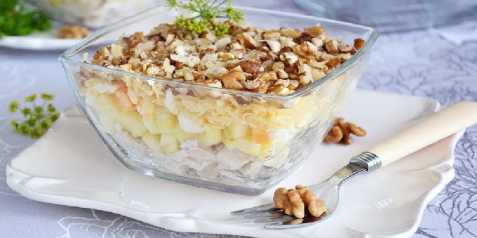 Салат з копченою куркою і ананасами &ndash; 10 смачних покрокових рецептів з фото