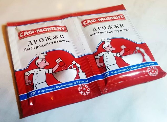 Чи можна підгодовувати троянди дріжджами?